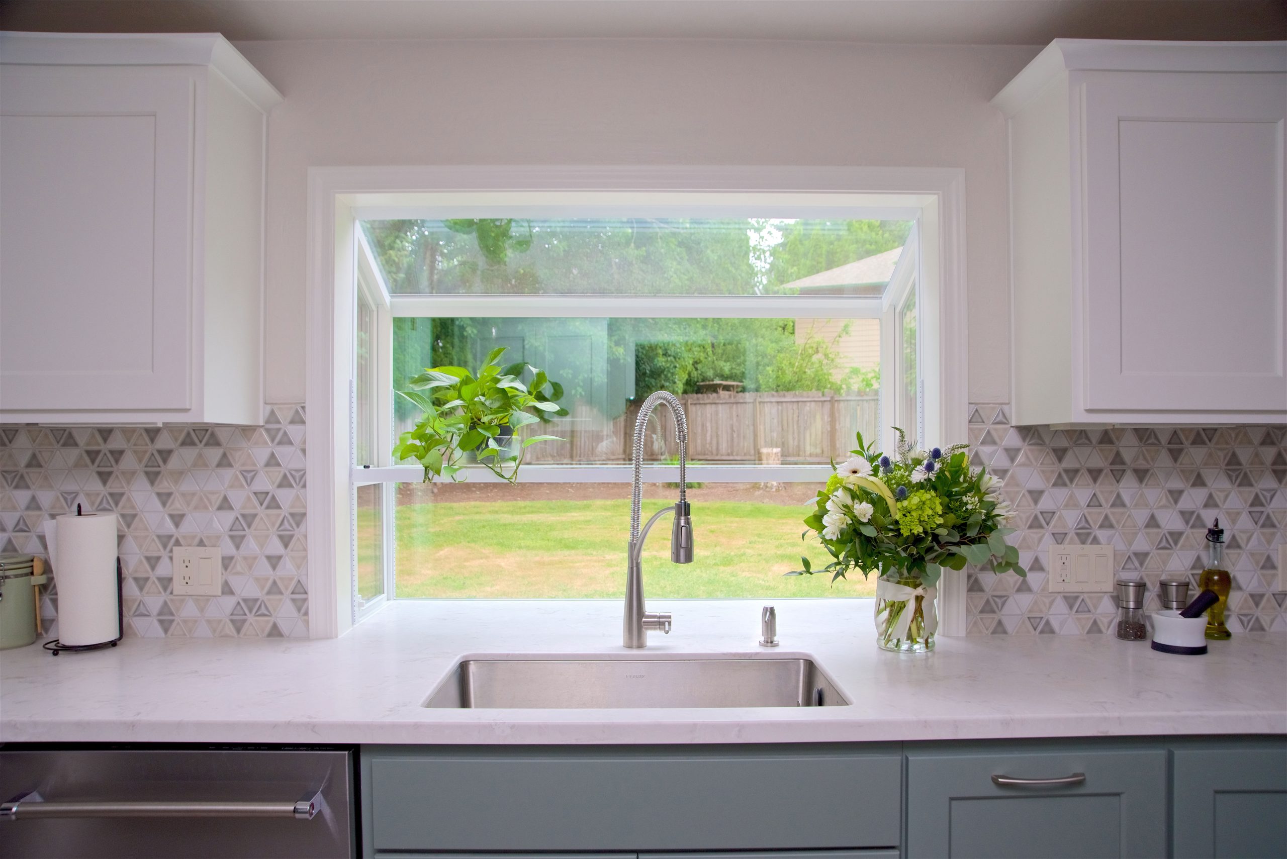 Eugene Kitchen Remodel with Milgard Tuscany Window