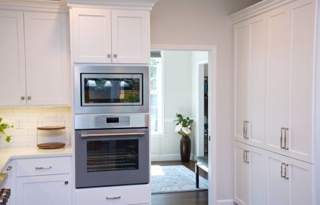 Eugene Kitchen Remodeler with Customized Cabinetry