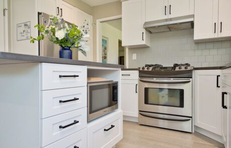 Remodeler shows inviting Lane County Kitchen Remodel